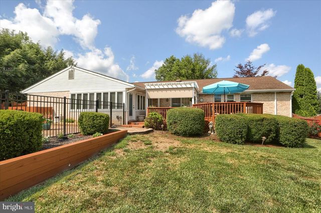 1009 COPPER CREEK DR, Mechanicsburg, PA 17050