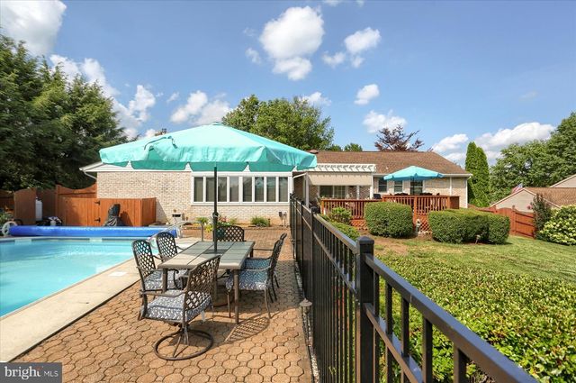 1009 COPPER CREEK DR, Mechanicsburg, PA 17050