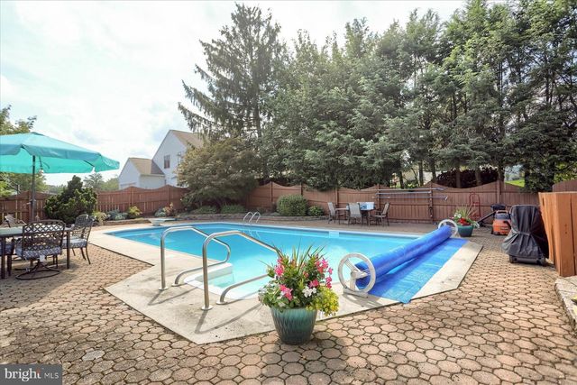 1009 COPPER CREEK DR, Mechanicsburg, PA 17050