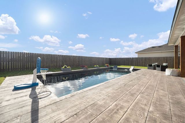 107 John Russell Dr, Portland, TX 78374