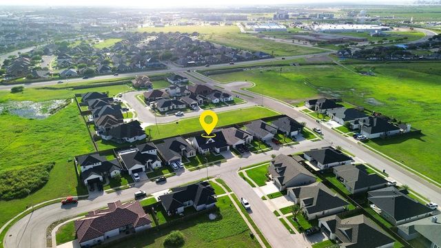 107 John Russell Dr, Portland, TX 78374