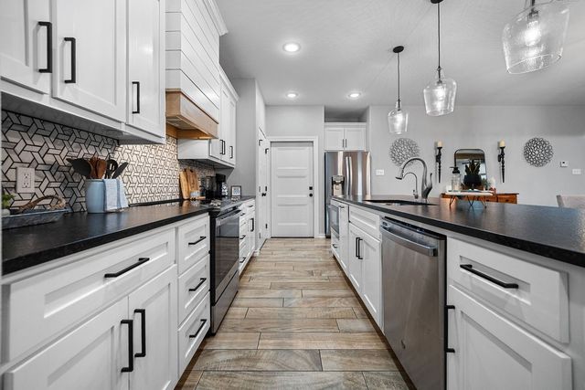 107 John Russell Dr, Portland, TX 78374