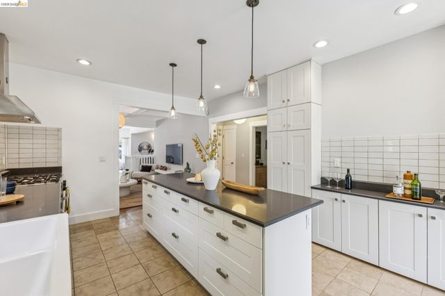 98 Montell St, Oakland, CA 94611