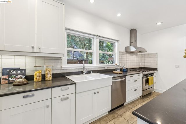 98 Montell St, Oakland, CA 94611