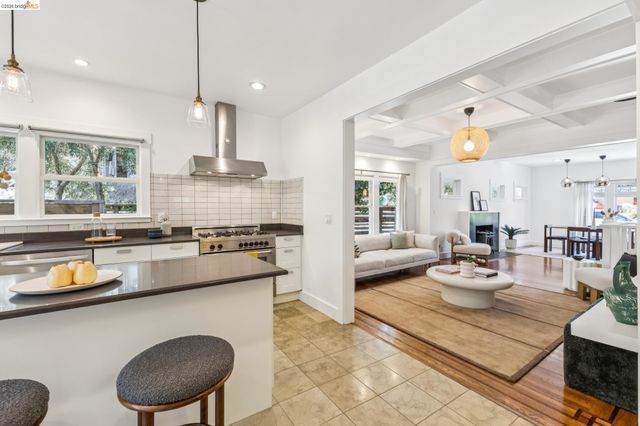 98 Montell St, Oakland, CA 94611