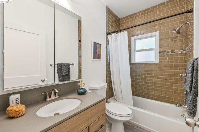 98 Montell St, Oakland, CA 94611
