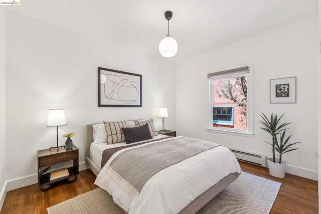 98 Montell St, Oakland, CA 94611
