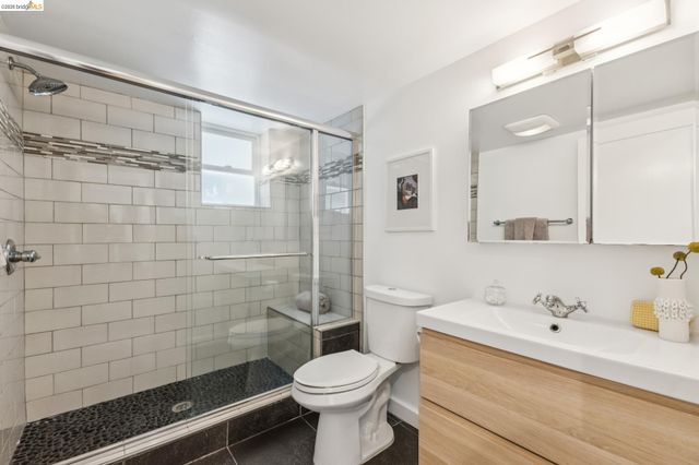 98 Montell St, Oakland, CA 94611