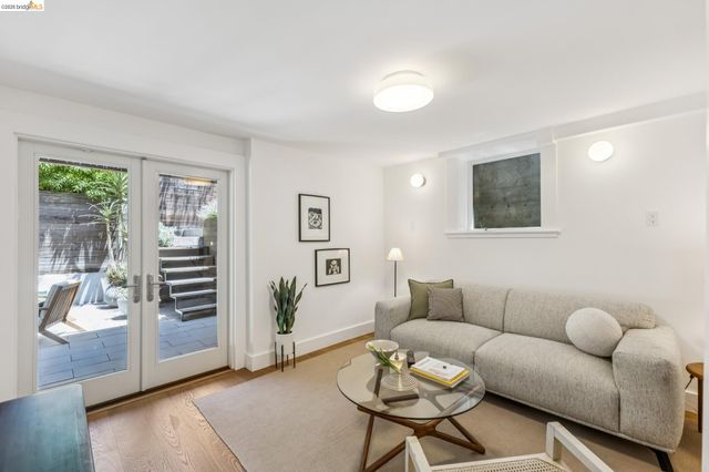 98 Montell St, Oakland, CA 94611