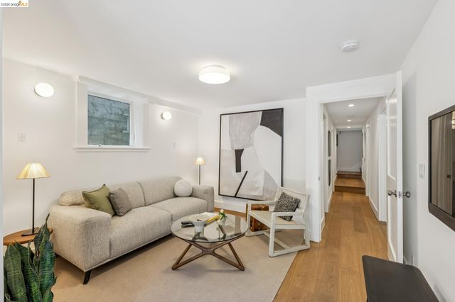 98 Montell St, Oakland, CA 94611