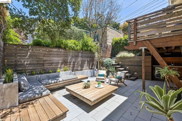 98 Montell St, Oakland, CA 94611