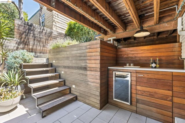 98 Montell St, Oakland, CA 94611