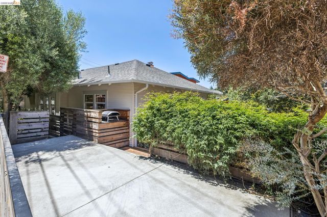98 Montell St, Oakland, CA 94611