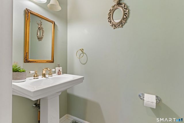 40 Lexington Way North, Milford, CT 06461