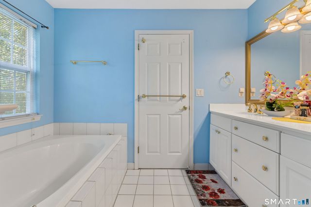 40 Lexington Way North, Milford, CT 06461