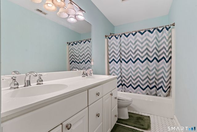 40 Lexington Way North, Milford, CT 06461