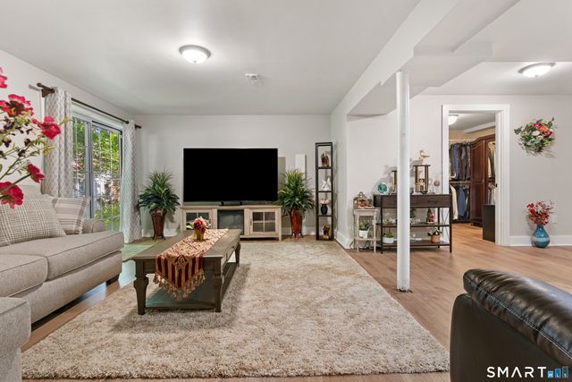 40 Lexington Way North, Milford, CT 06461