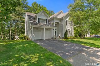 40 Lexington Way North, Milford, CT 06461