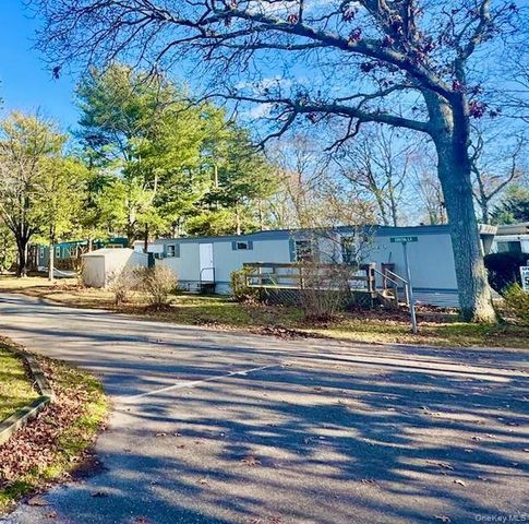 620 Montauk Highway 33, Westhampton Beach, NY 11791
