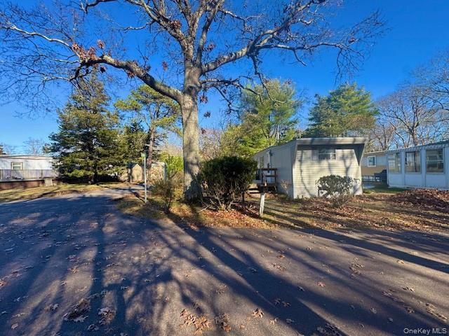 620 Montauk Highway 33, Westhampton Beach, NY 11791