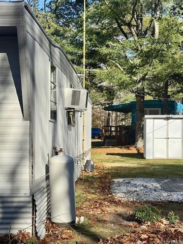 620 Montauk Highway 33, Westhampton Beach, NY 11791