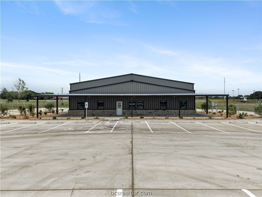 4049 King Air Dr, Bryan, TX 77808 — photo 3