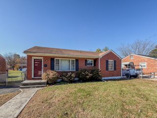 4960 Florist RD, Roanoke, VA 24012