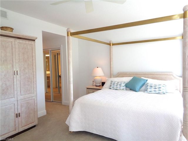 515 Laguna Royale BLVD # 102, Naples, FL 34119