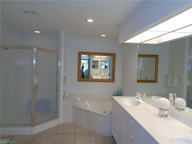 515 Laguna Royale BLVD # 102, Naples, FL 34119