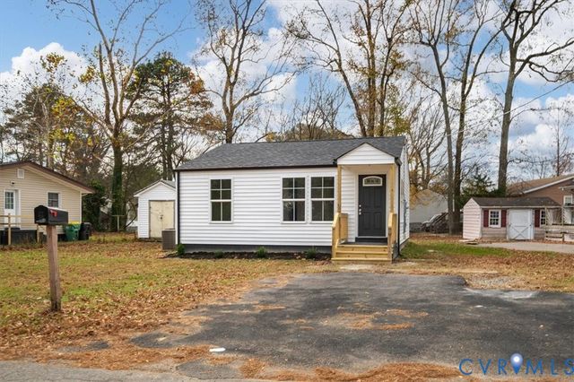 1304 Lee Ln, Hopewell, VA 23860