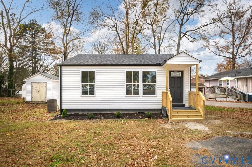 1304 Lee Ln, Hopewell, VA 23860