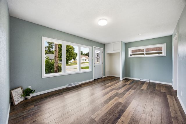 3811 Mount Vernon Road SE, Cedar Rapids, IA 52403
