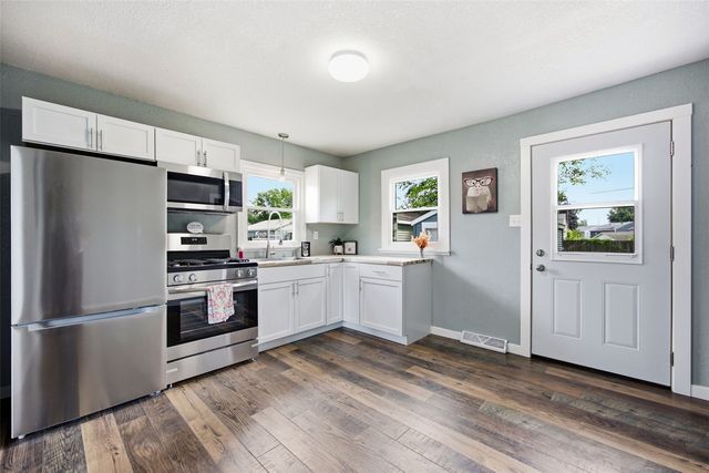 3811 Mount Vernon Road SE, Cedar Rapids, IA 52403