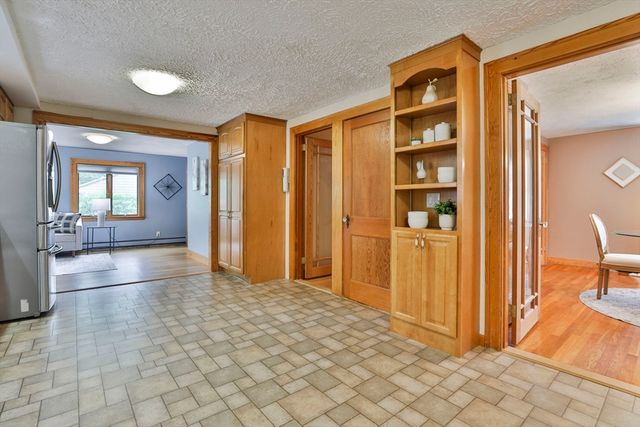 21 Preston St, Wakefield, MA 01880