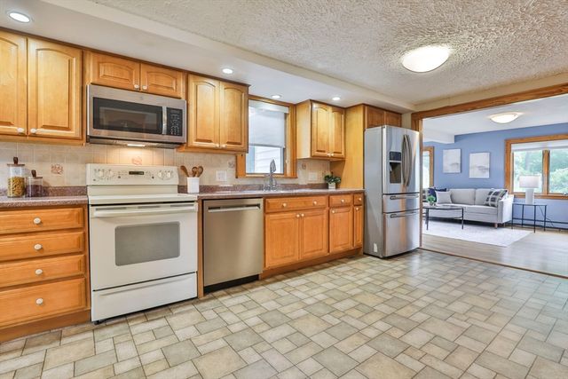21 Preston St, Wakefield, MA 01880