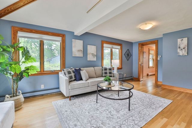 21 Preston St, Wakefield, MA 01880