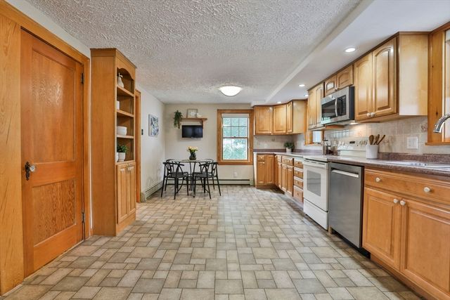21 Preston St, Wakefield, MA 01880