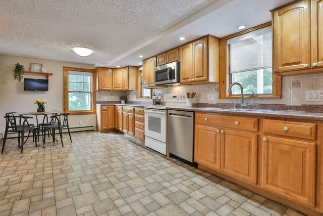 21 Preston St, Wakefield, MA 01880