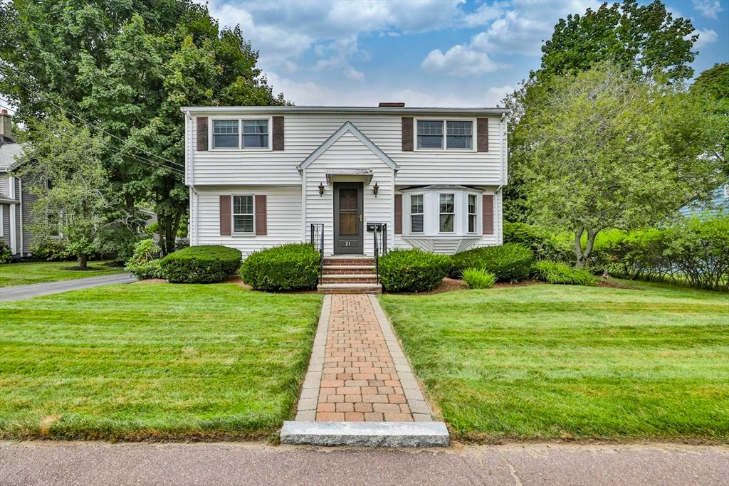 21 Preston St, Wakefield, MA 01880