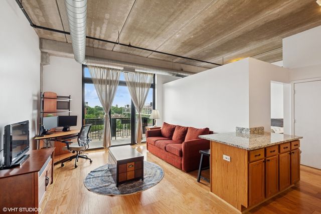 811 W 15th Place 513, Chicago, IL 60608
