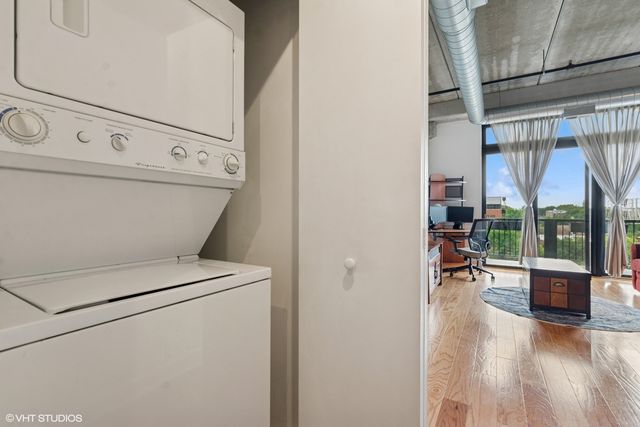 811 W 15th Place 513, Chicago, IL 60608