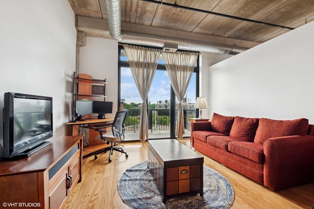 811 W 15th Place 513, Chicago, IL 60608