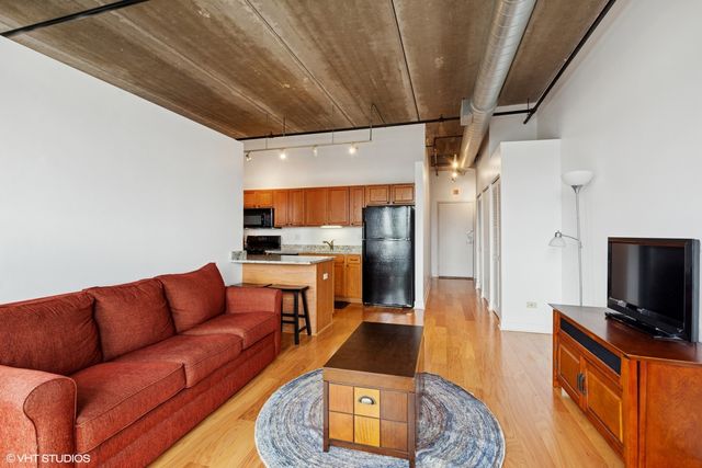 811 W 15th Place 513, Chicago, IL 60608