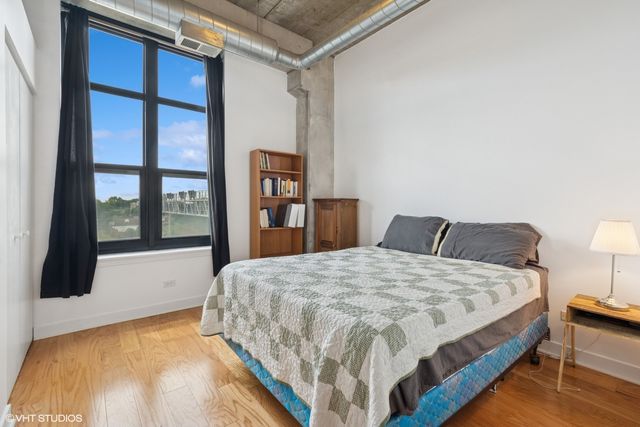 811 W 15th Place 513, Chicago, IL 60608