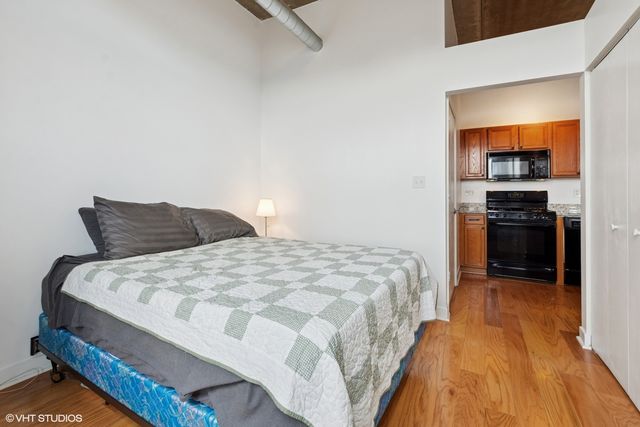 811 W 15th Place 513, Chicago, IL 60608