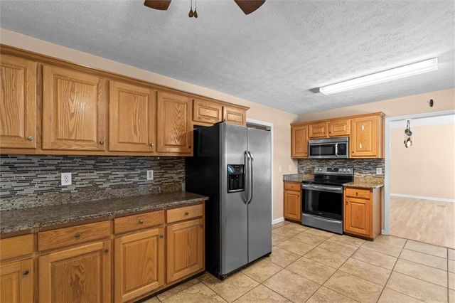 105 Hawk Ln, Carrollton, GA 30116