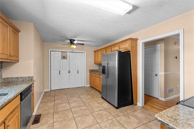 105 Hawk Ln, Carrollton, GA 30116