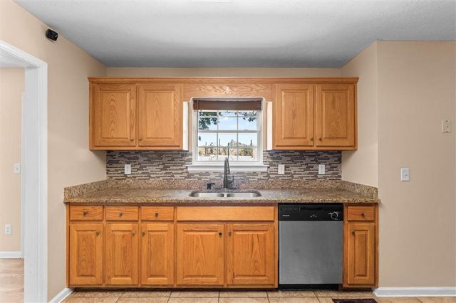 105 Hawk Ln, Carrollton, GA 30116