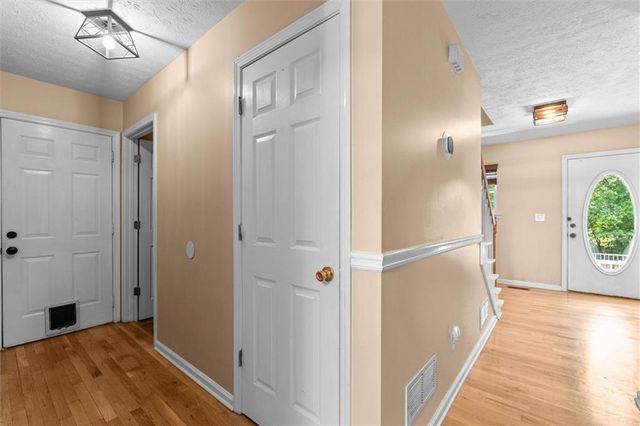 105 Hawk Ln, Carrollton, GA 30116