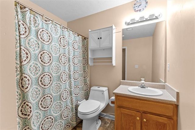 105 Hawk Ln, Carrollton, GA 30116